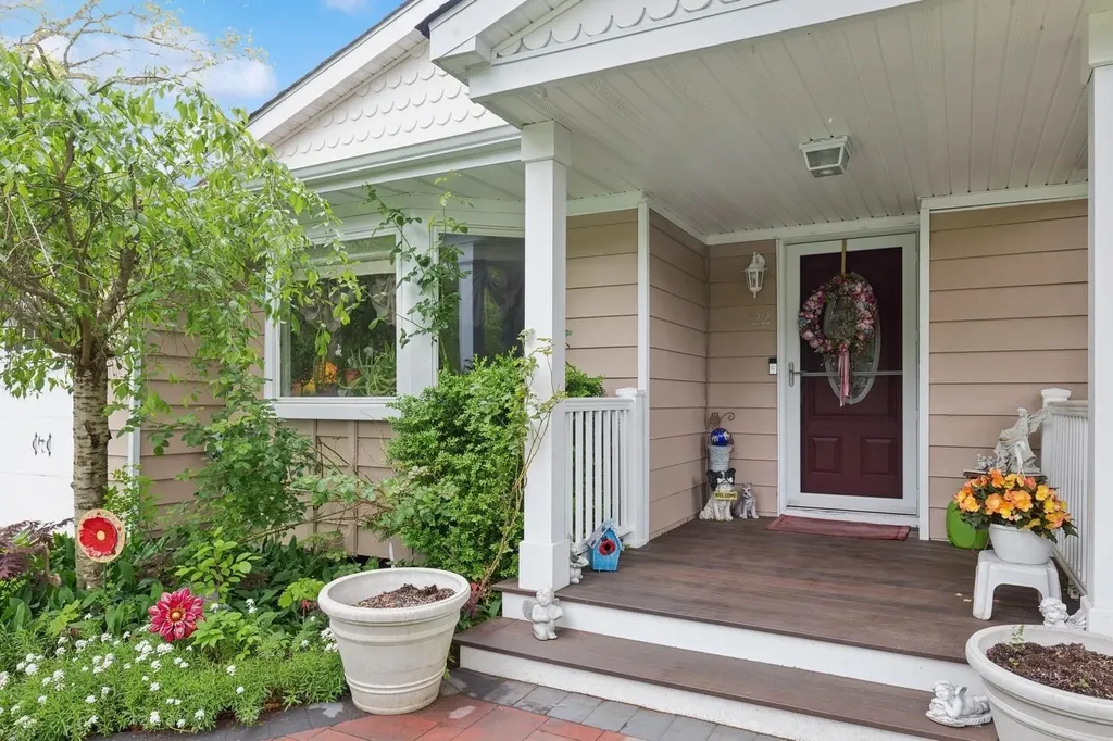 22 Ridge Road Shirley NY 11967