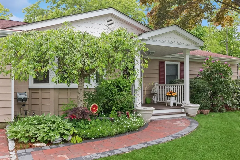 22 Ridge Road Shirley NY 11967