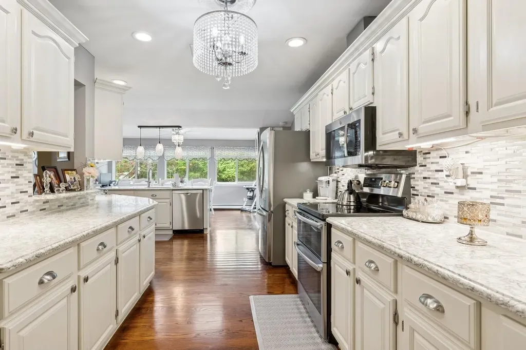 22 Ridge Road Shirley NY 11967