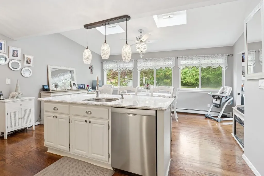 22 Ridge Road Shirley NY 11967
