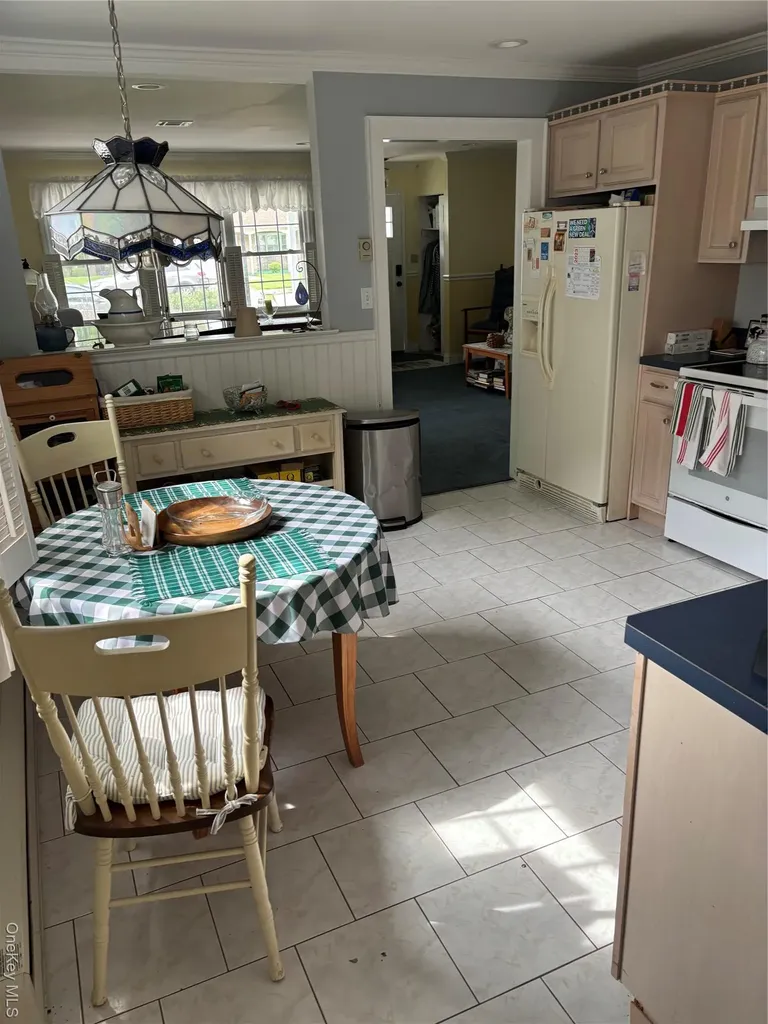 190 Canterbury Drive Ridge NY 11961