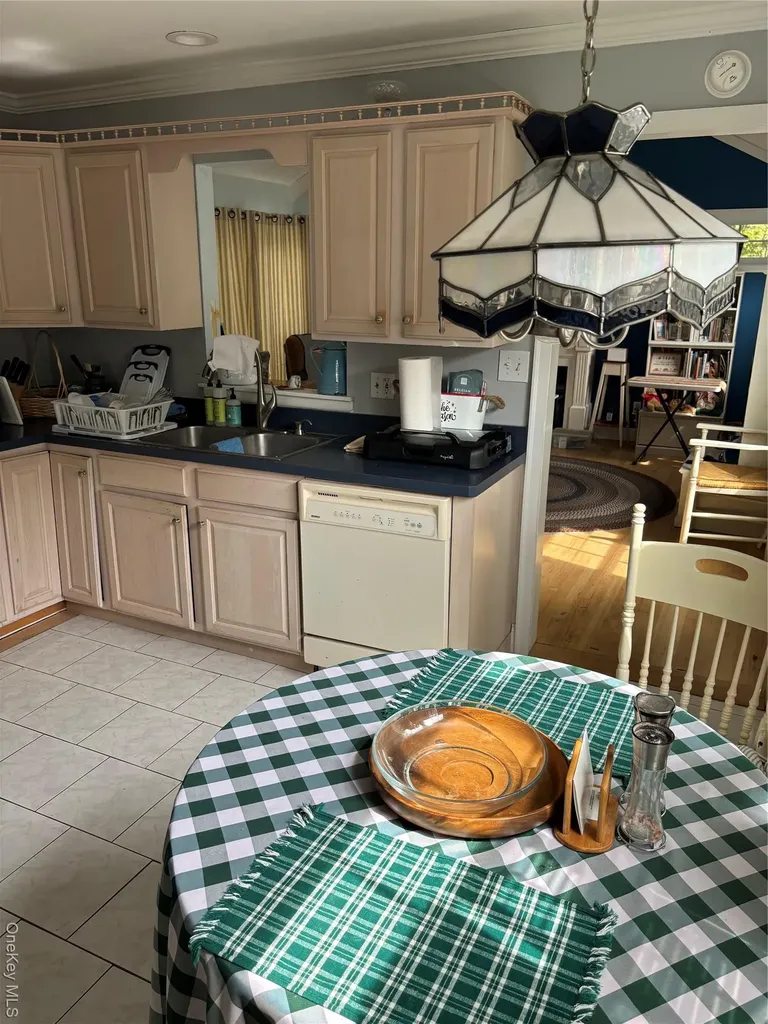 190 Canterbury Drive Ridge NY 11961