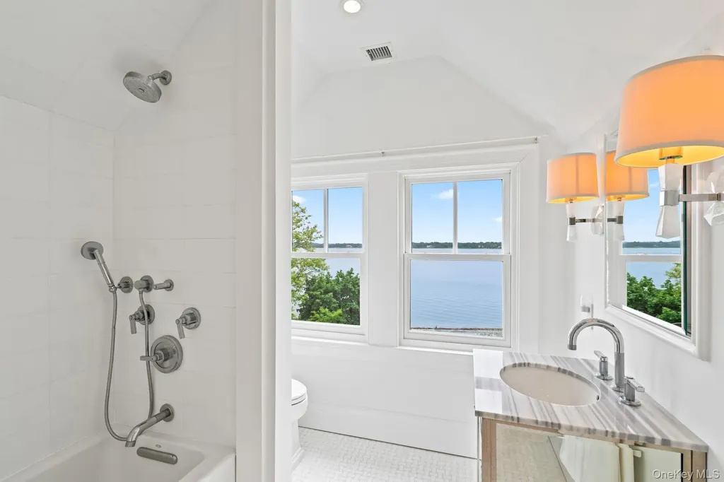 998 West Shore Road Mill Neck NY 11771
