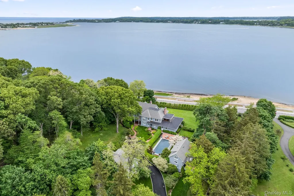 998 West Shore Road Mill Neck NY 11771