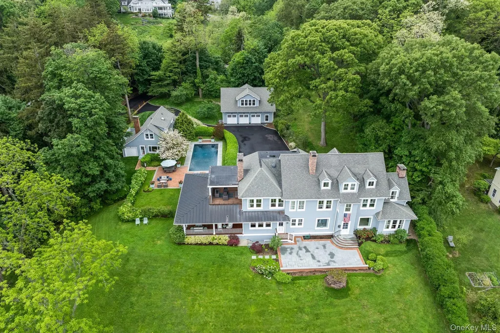 998 West Shore Road Mill Neck NY 11771