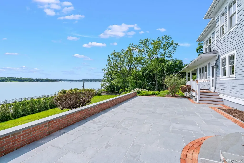 998 West Shore Road Mill Neck NY 11771