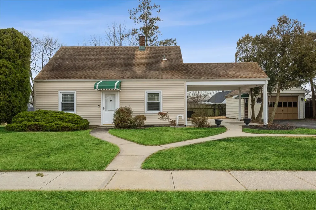 8 Sandy Lane Levittown NY 11756