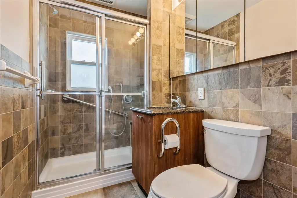 8 Sandy Lane Levittown NY 11756