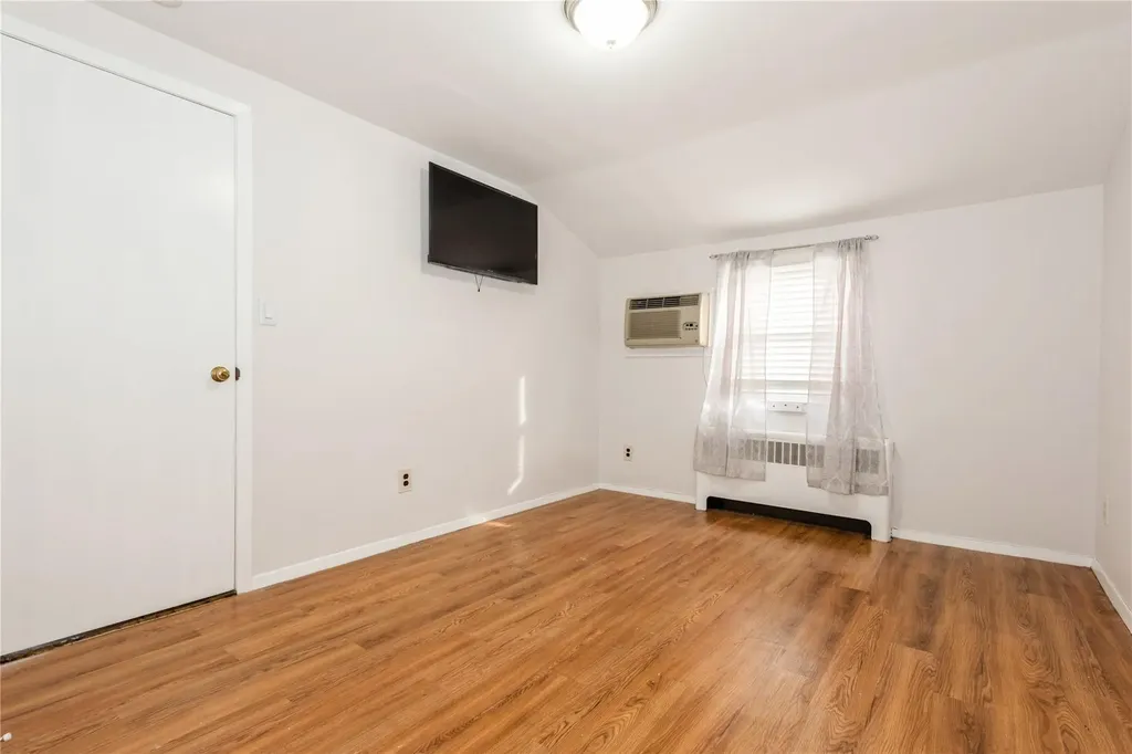 8 Sandy Lane Levittown NY 11756