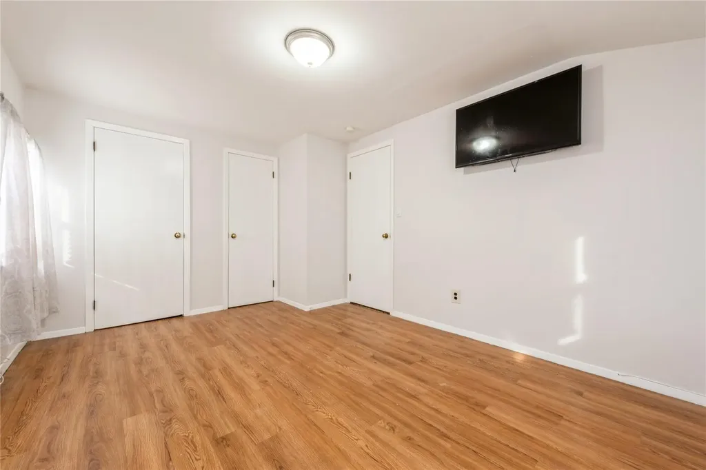 8 Sandy Lane Levittown NY 11756