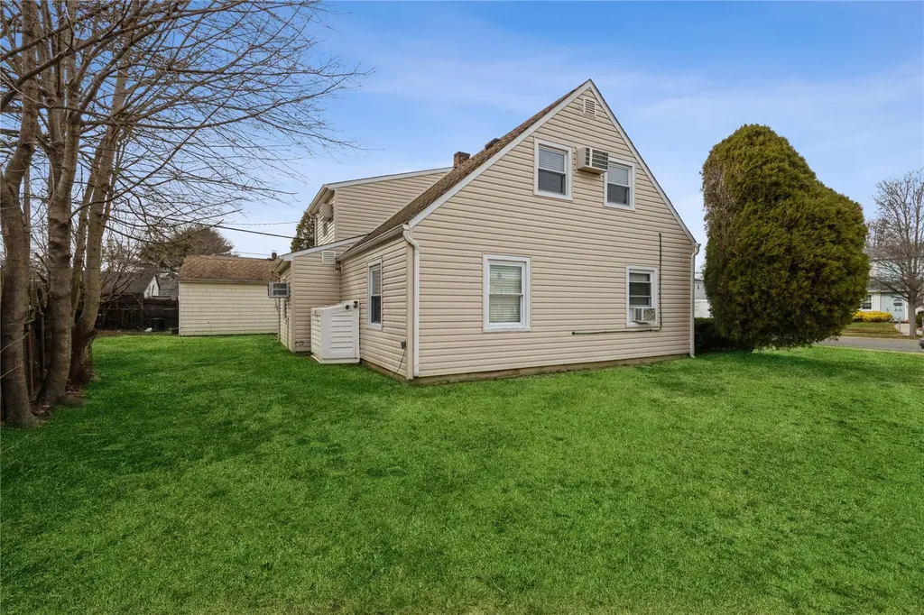 8 Sandy Lane Levittown NY 11756
