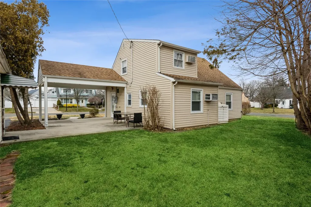 8 Sandy Lane Levittown NY 11756