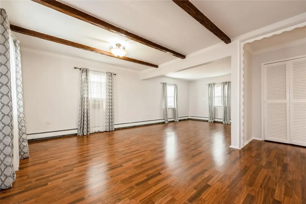 8 Sandy Lane Levittown NY 11756