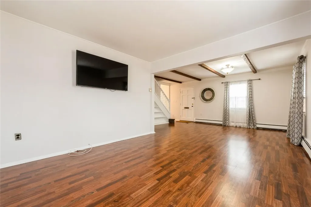 8 Sandy Lane Levittown NY 11756