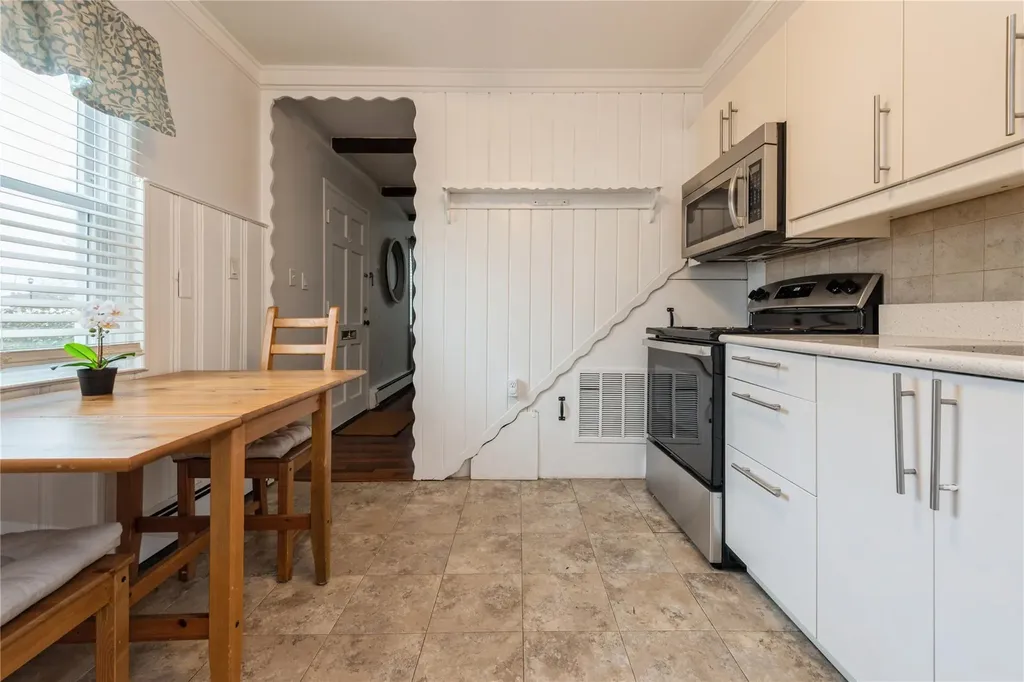 8 Sandy Lane Levittown NY 11756