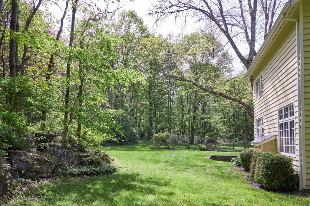 43 Mcmanus Terrace Red Hook NY 12571