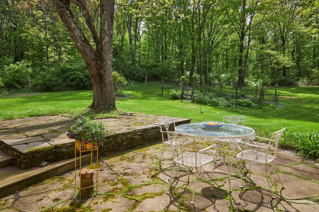 43 Mcmanus Terrace Red Hook NY 12571