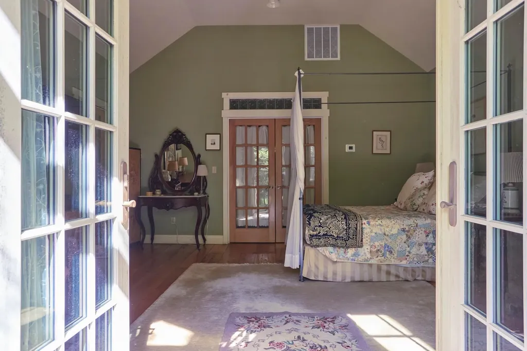 43 Mcmanus Terrace Red Hook NY 12571