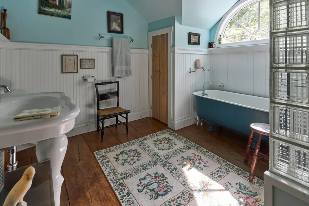 43 Mcmanus Terrace Red Hook NY 12571