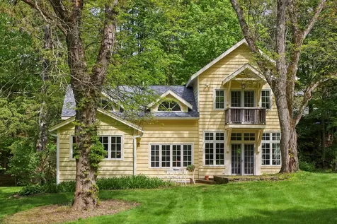 43 Mcmanus Terrace Red Hook NY 12571