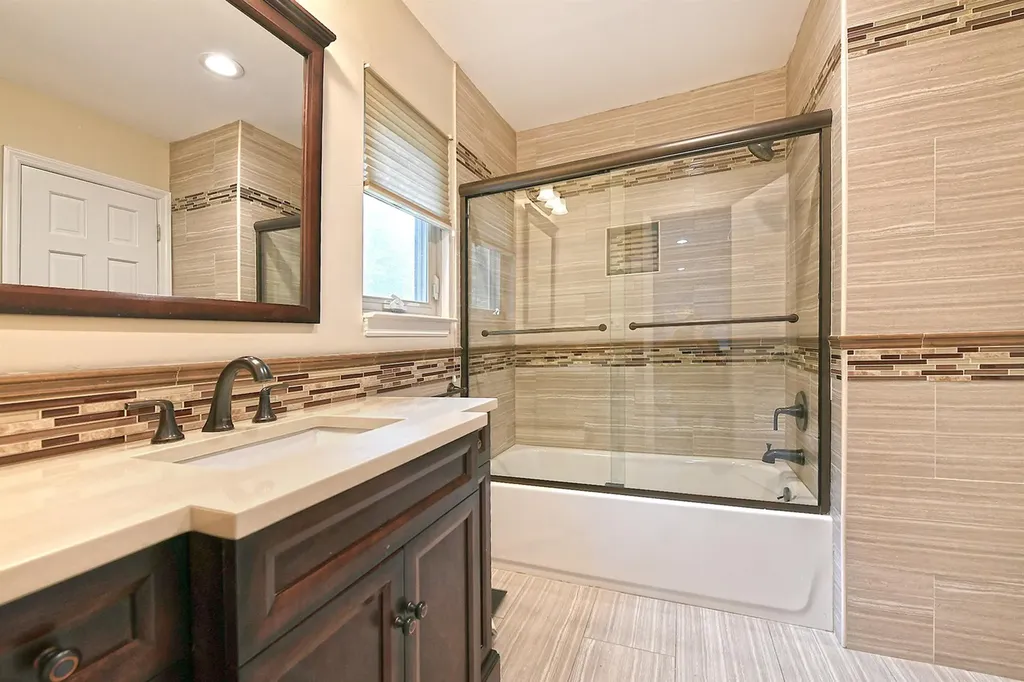 112 Stonehurst Lane Dix Hills NY 11746