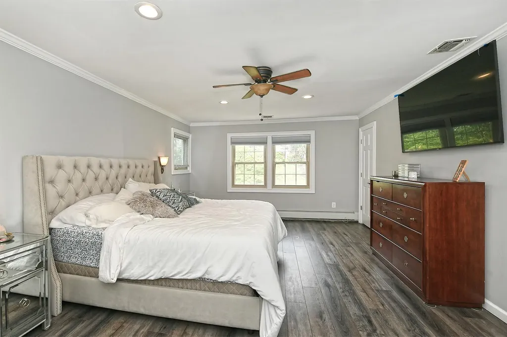 112 Stonehurst Lane Dix Hills NY 11746