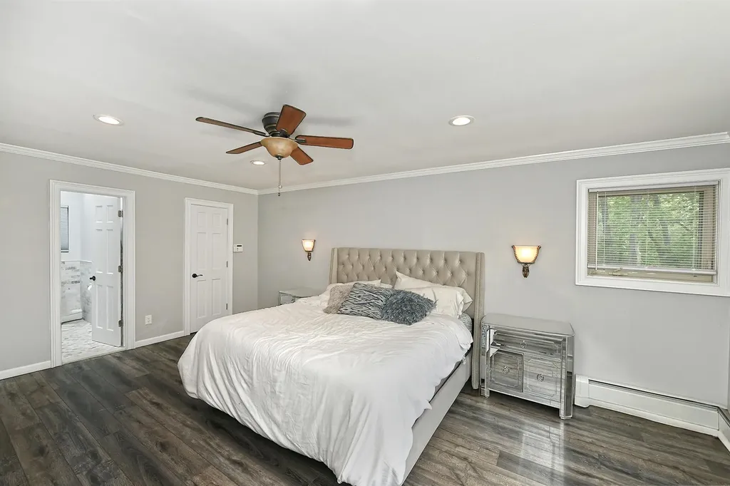 112 Stonehurst Lane Dix Hills NY 11746