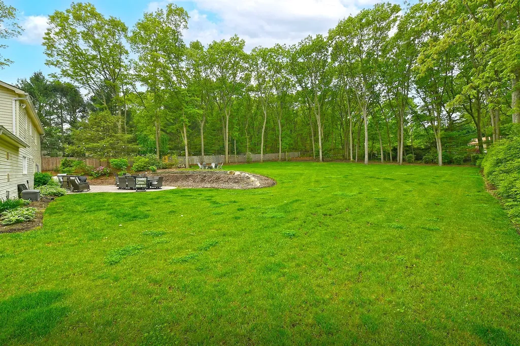 112 Stonehurst Lane Dix Hills NY 11746