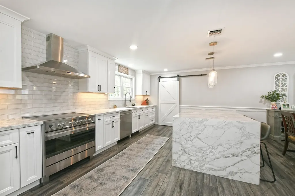 112 Stonehurst Lane Dix Hills NY 11746