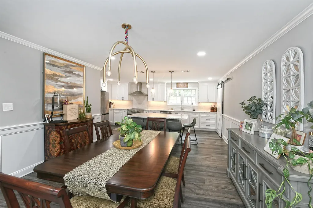 112 Stonehurst Lane Dix Hills NY 11746
