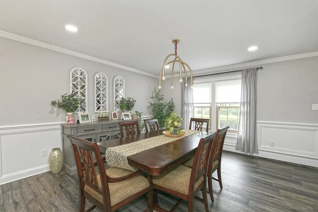 112 Stonehurst Lane Dix Hills NY 11746