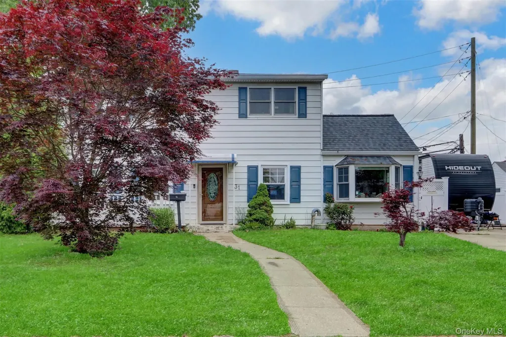 31 Clover Lane Levittown NY 11756