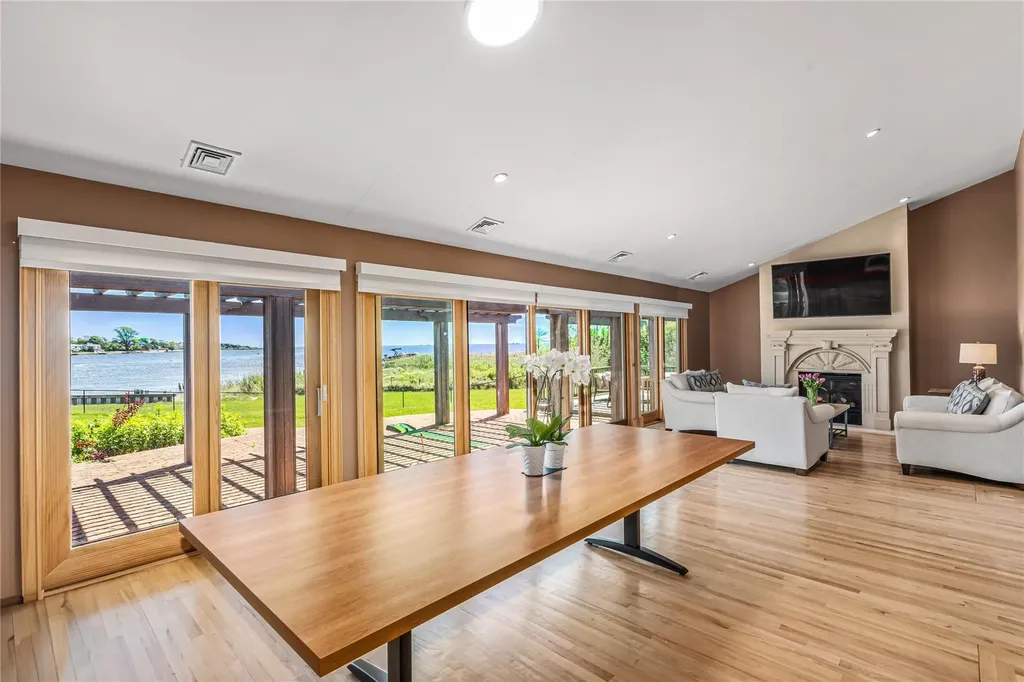 15 Post Lane Bay Shore NY 11706