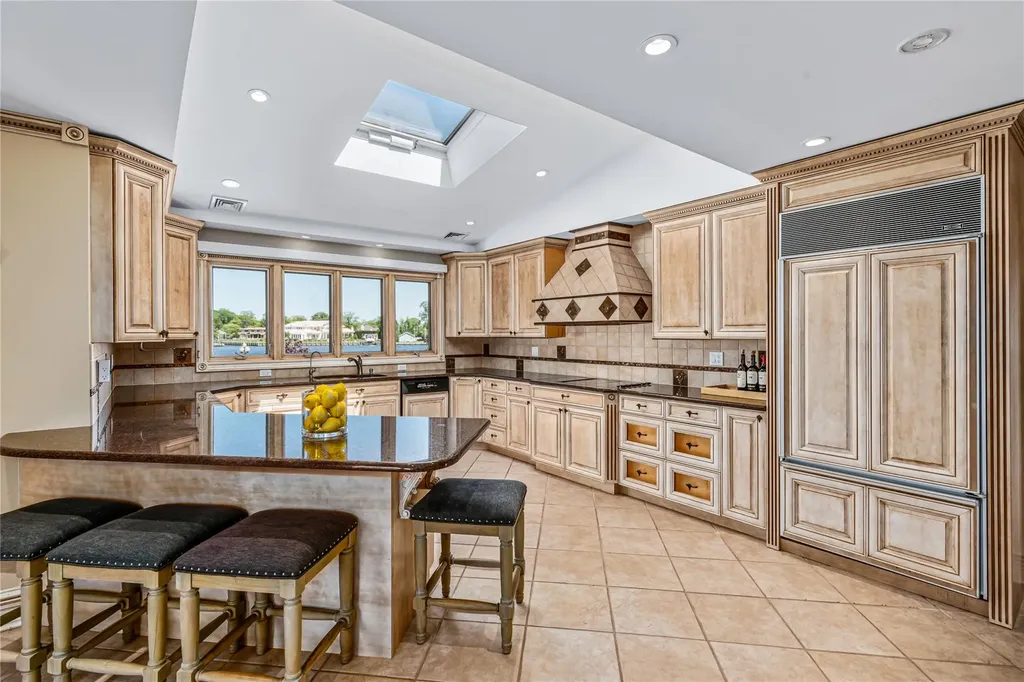 15 Post Lane Bay Shore NY 11706