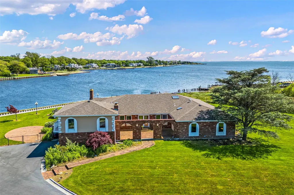 15 Post Lane Bay Shore NY 11706