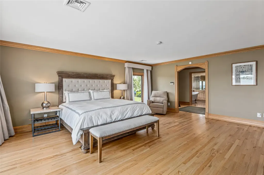 15 Post Lane Bay Shore NY 11706