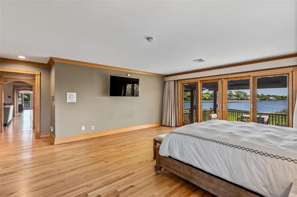 15 Post Lane Bay Shore NY 11706