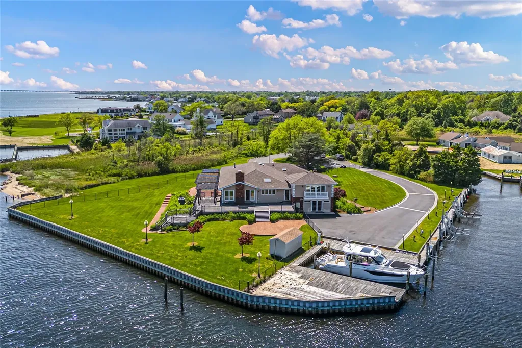 15 Post Lane Bay Shore NY 11706