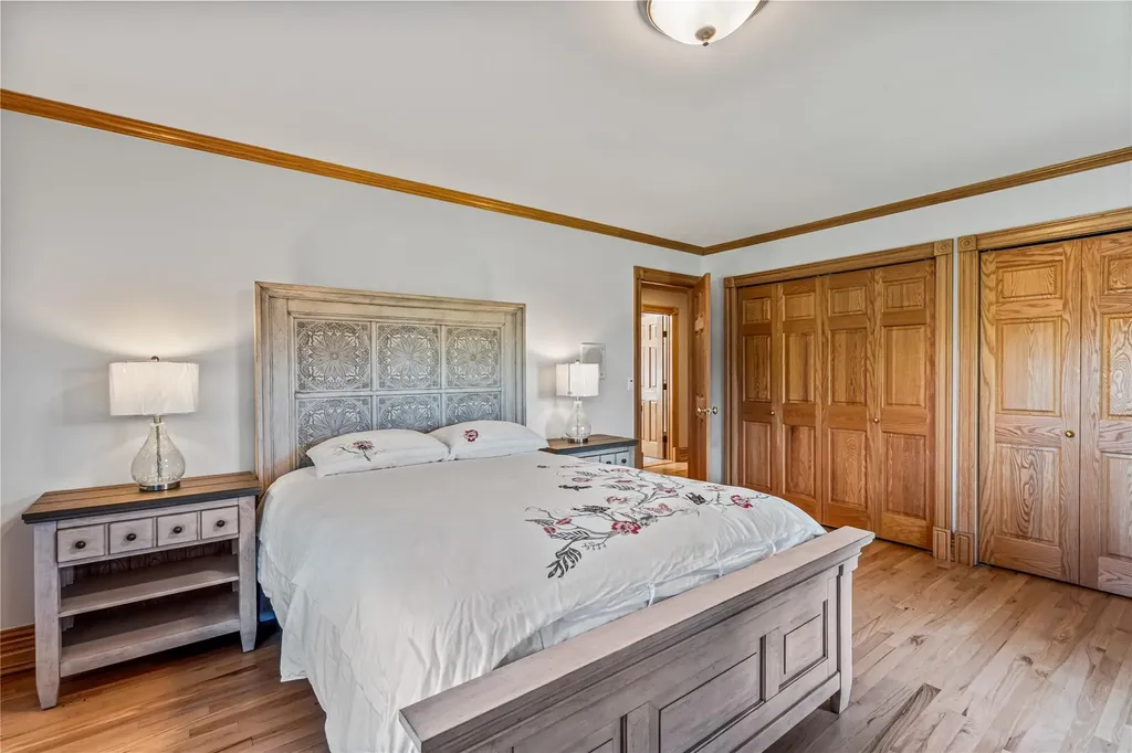 15 Post Lane Bay Shore NY 11706