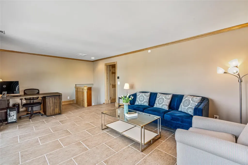 15 Post Lane Bay Shore NY 11706