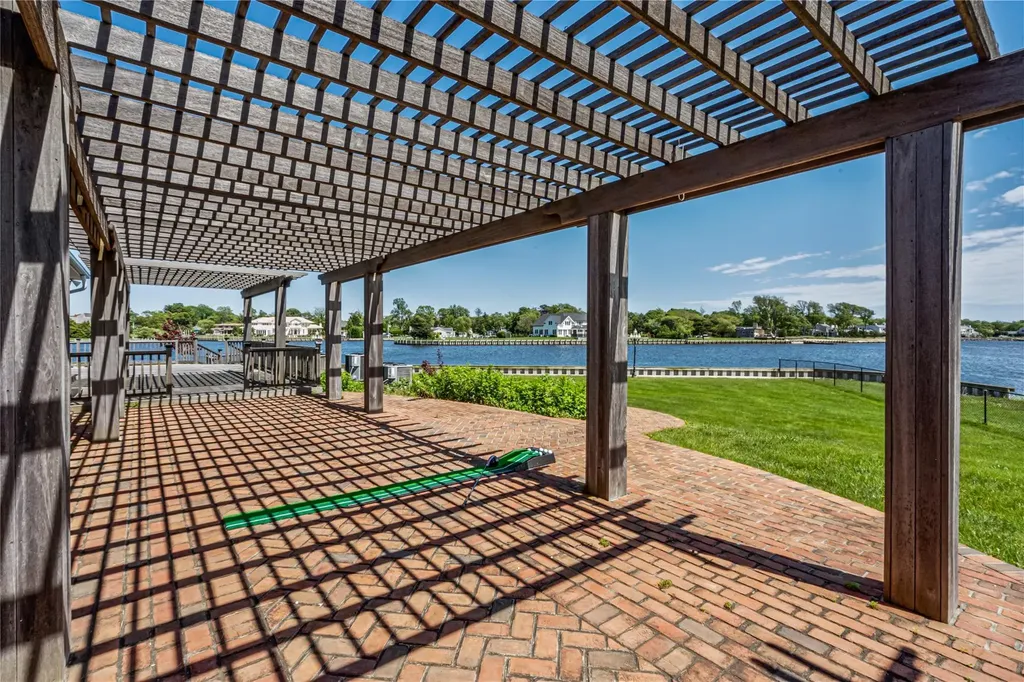 15 Post Lane Bay Shore NY 11706