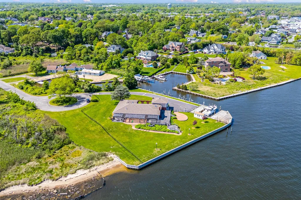15 Post Lane Bay Shore NY 11706