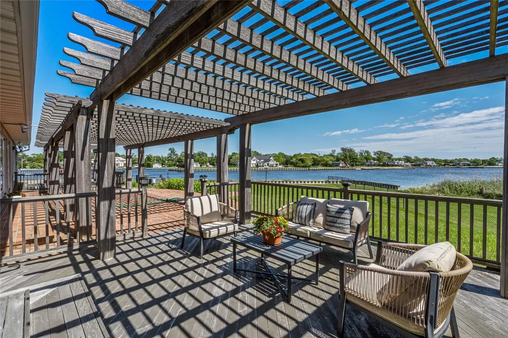 15 Post Lane Bay Shore NY 11706