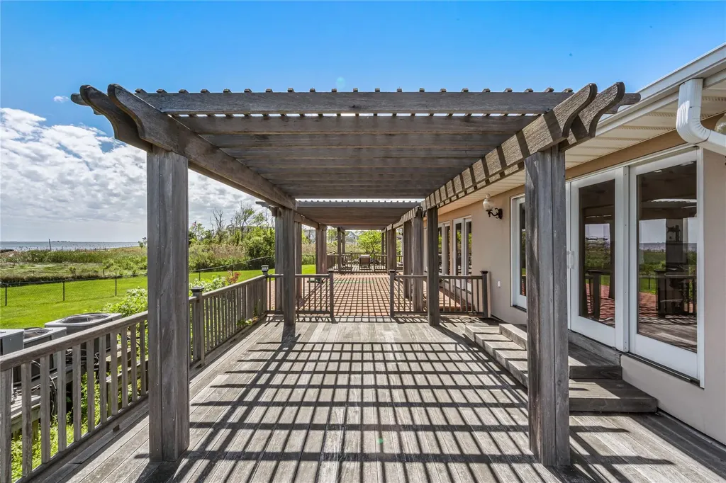 15 Post Lane Bay Shore NY 11706