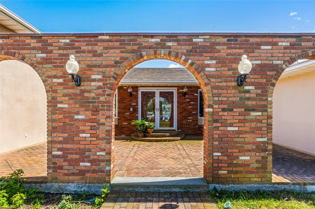 15 Post Lane Bay Shore NY 11706