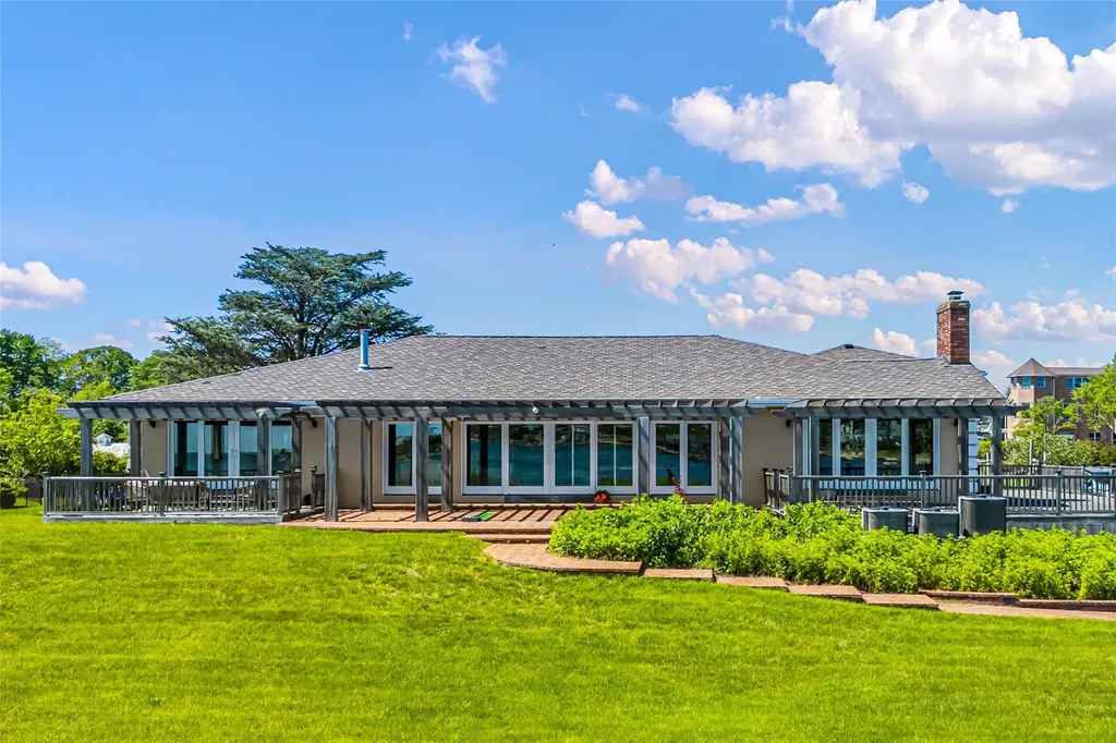 15 Post Lane Bay Shore NY 11706