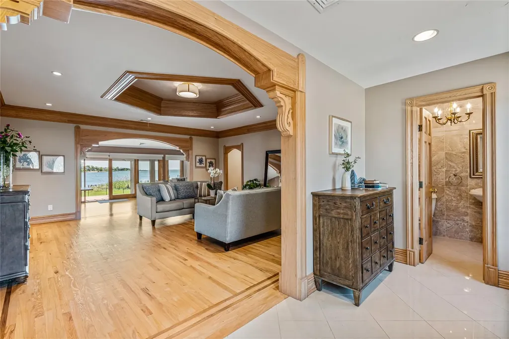 15 Post Lane Bay Shore NY 11706