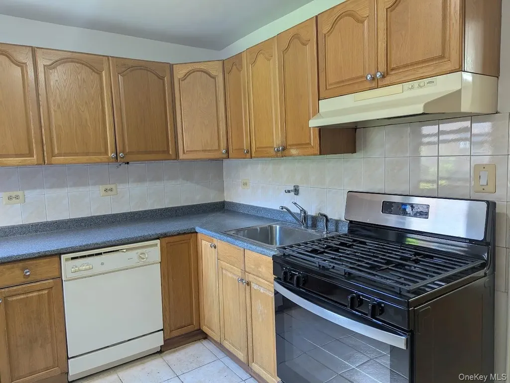 94-31 59 Avenue Elmhurst NY 11373