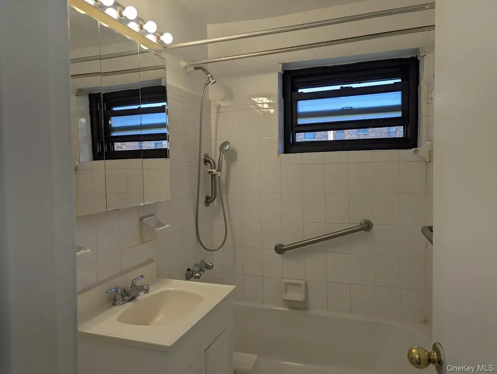 94-31 59 Avenue Elmhurst NY 11373