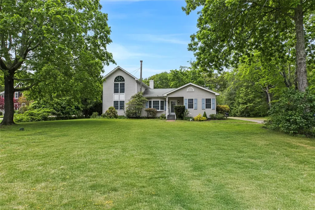 6645 Peconic Bay Boulevard Laurel NY 11948